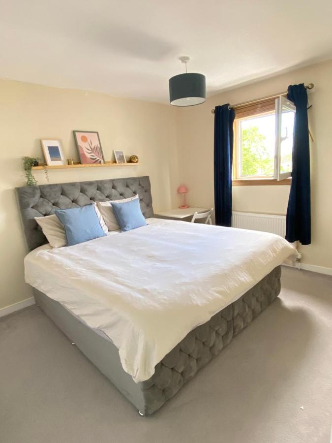 Cozy Bedroom In Shared Accommodation With Free Parking Edimburgo Esterno foto