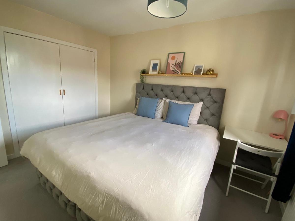 Cozy Bedroom In Shared Accommodation With Free Parking Edimburgo Esterno foto