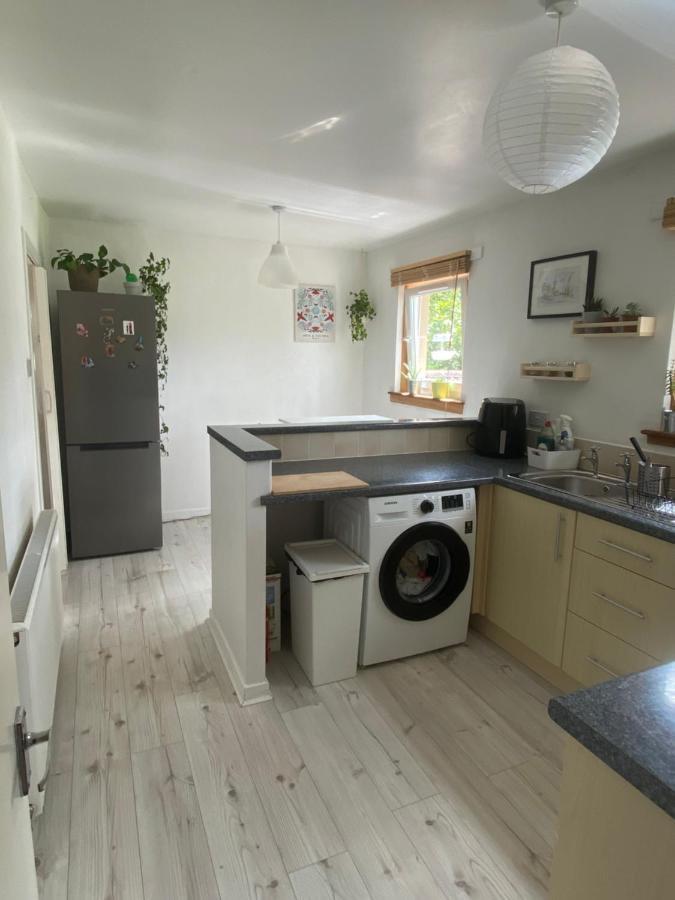 Cozy Bedroom In Shared Accommodation With Free Parking Edimburgo Esterno foto