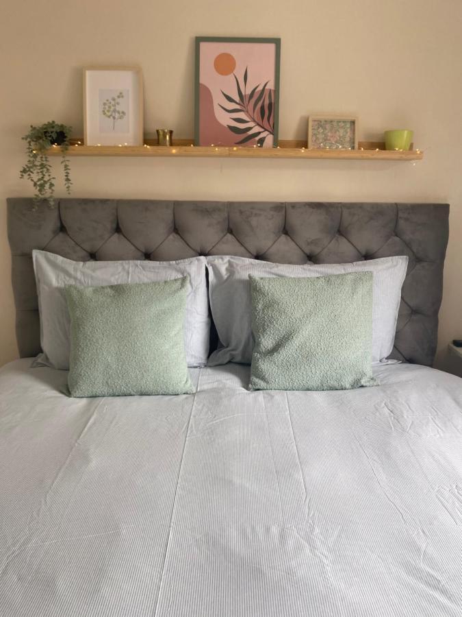 Cozy Bedroom In Shared Accommodation With Free Parking Edimburgo Esterno foto