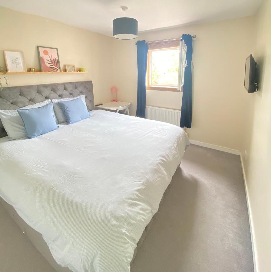 Cozy Bedroom In Shared Accommodation With Free Parking Edimburgo Esterno foto